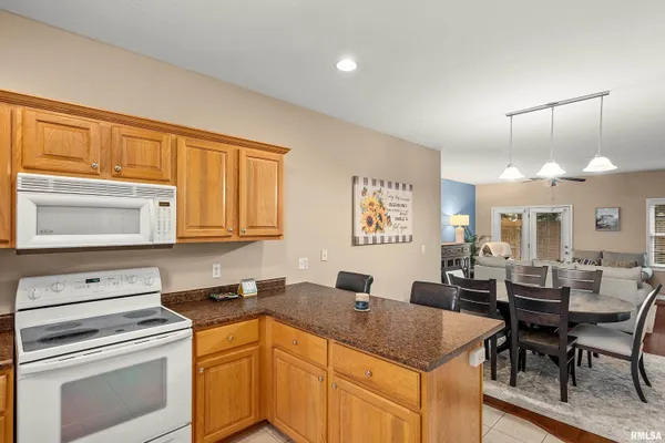 $189,900 | 922 West Trailcreek Drive, Peoria, IL 61614