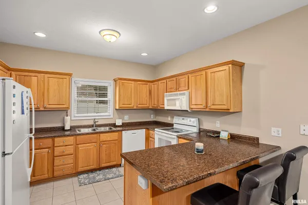 $189,900 | 922 West Trailcreek Drive, Peoria, IL 61614