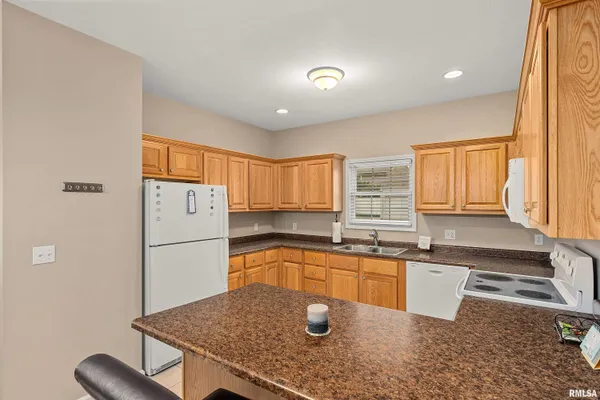 $189,900 | 922 West Trailcreek Drive, Peoria, IL 61614