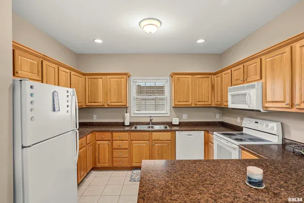 $189,900 | 922 West Trailcreek Drive, Peoria, IL 61614