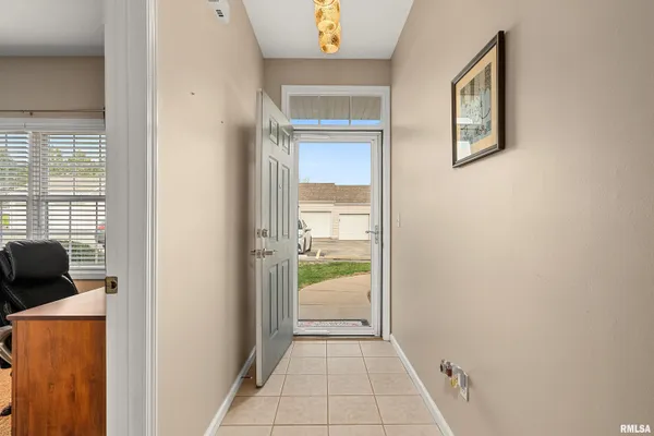 $189,900 | 922 West Trailcreek Drive, Peoria, IL 61614
