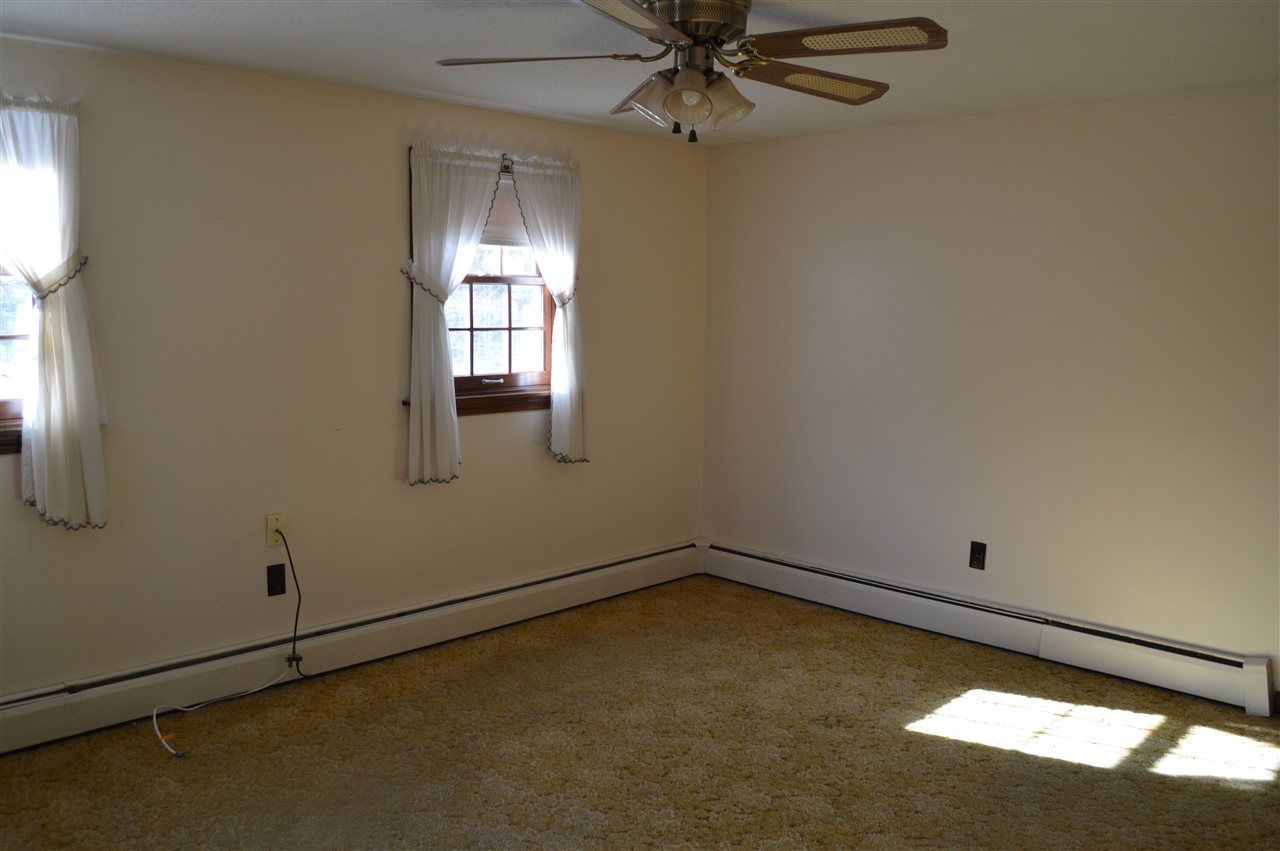 93 Robinson Road Bow, NH 03304 - Photo 21 of 33