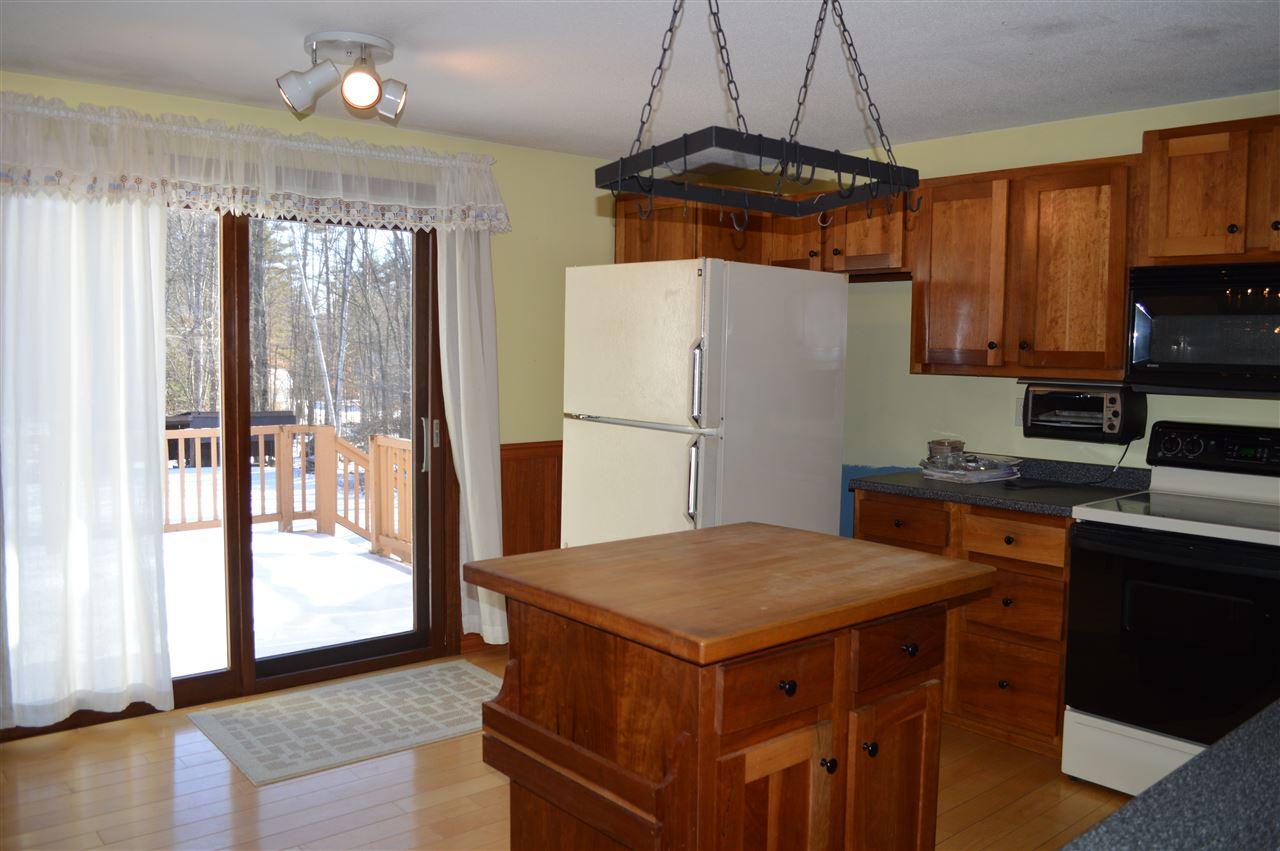 93 Robinson Road Bow, NH 03304 - Photo 7 of 33