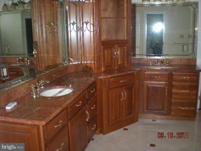 2067 Welltown Road Clear Brook, VA 22624 - Photo 13 of 25 Upgraded cabinets - marble flooring