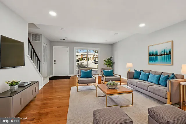 $525,000 | 500 Giles Place, Sterling, VA 20164