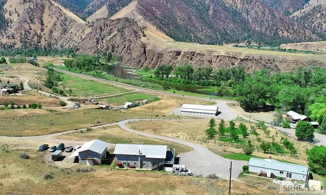 $1,398,000 | 18-20 Cherry Hill Lane, North Fork, ID 83466