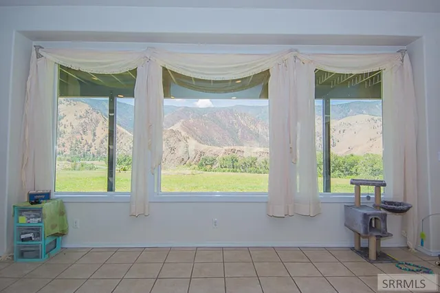 $1,398,000 | 18-20 Cherry Hill Lane, North Fork, ID 83466