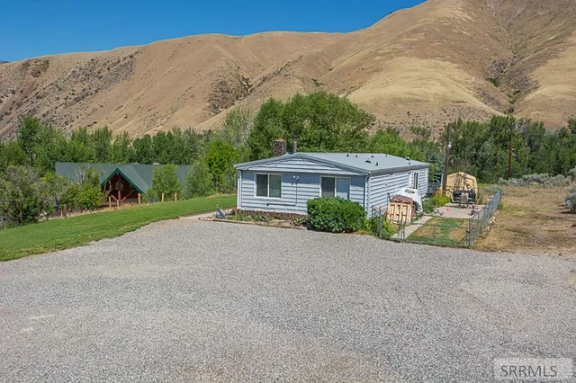 $1,398,000 | 18-20 Cherry Hill Lane, North Fork, ID 83466