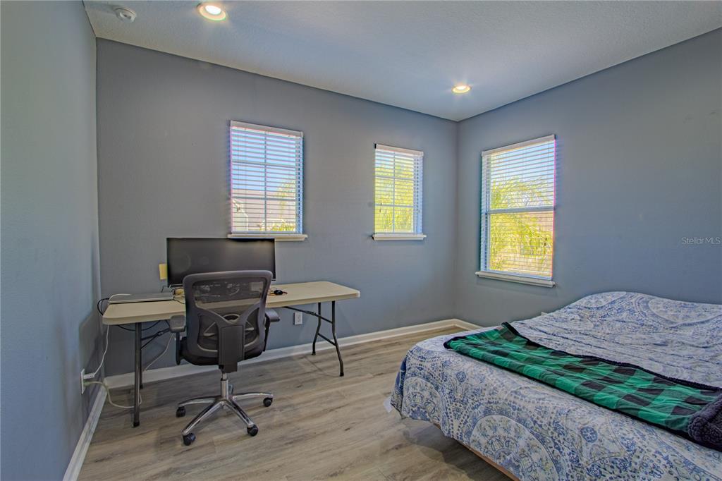 762 Terrace Spring Drive Orlando, FL 32828 - Photo 21 of 26 a bedroom with a workspace