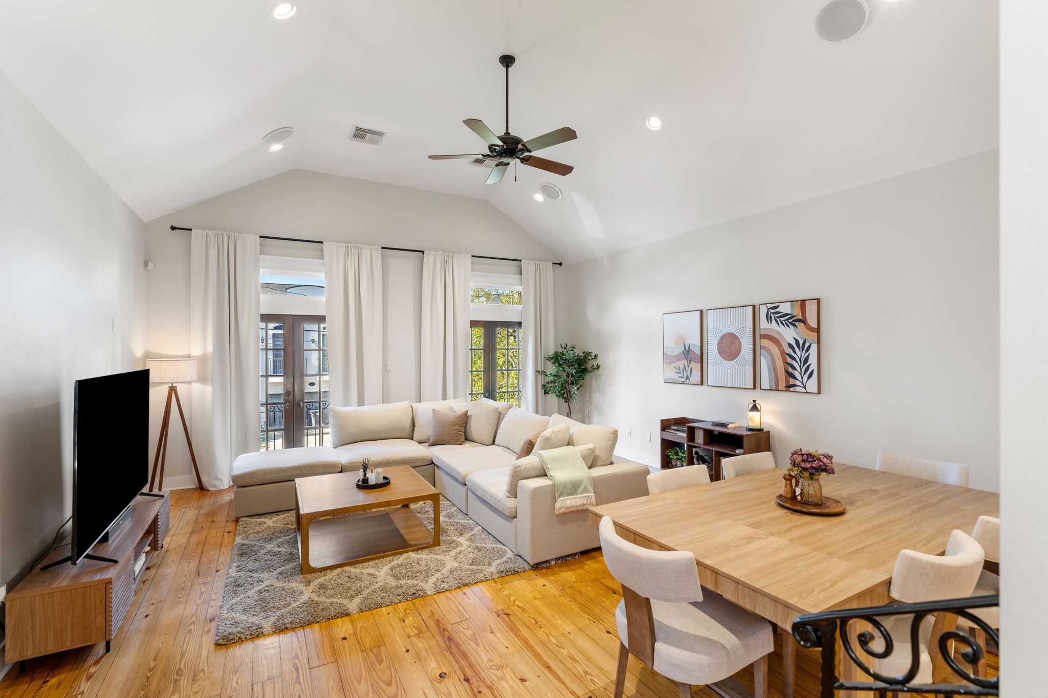 1408 Asbury Street Houston, TX 77007 - Photo 15 of 24 a living room with furniture and a flat screen tv