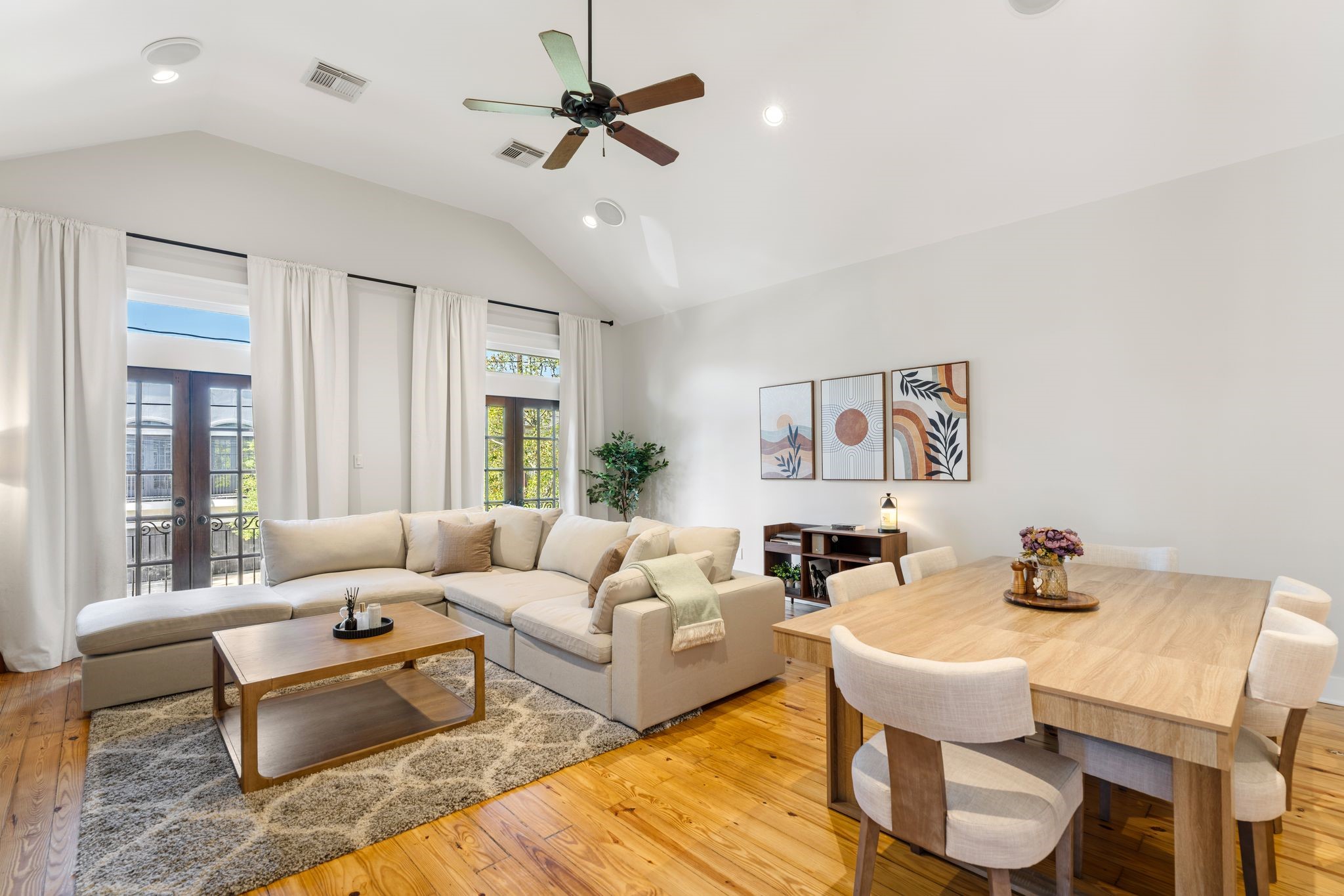 1408 Asbury Street Houston, TX 77007 - Photo 18 of 24 a living room with furniture and a large window