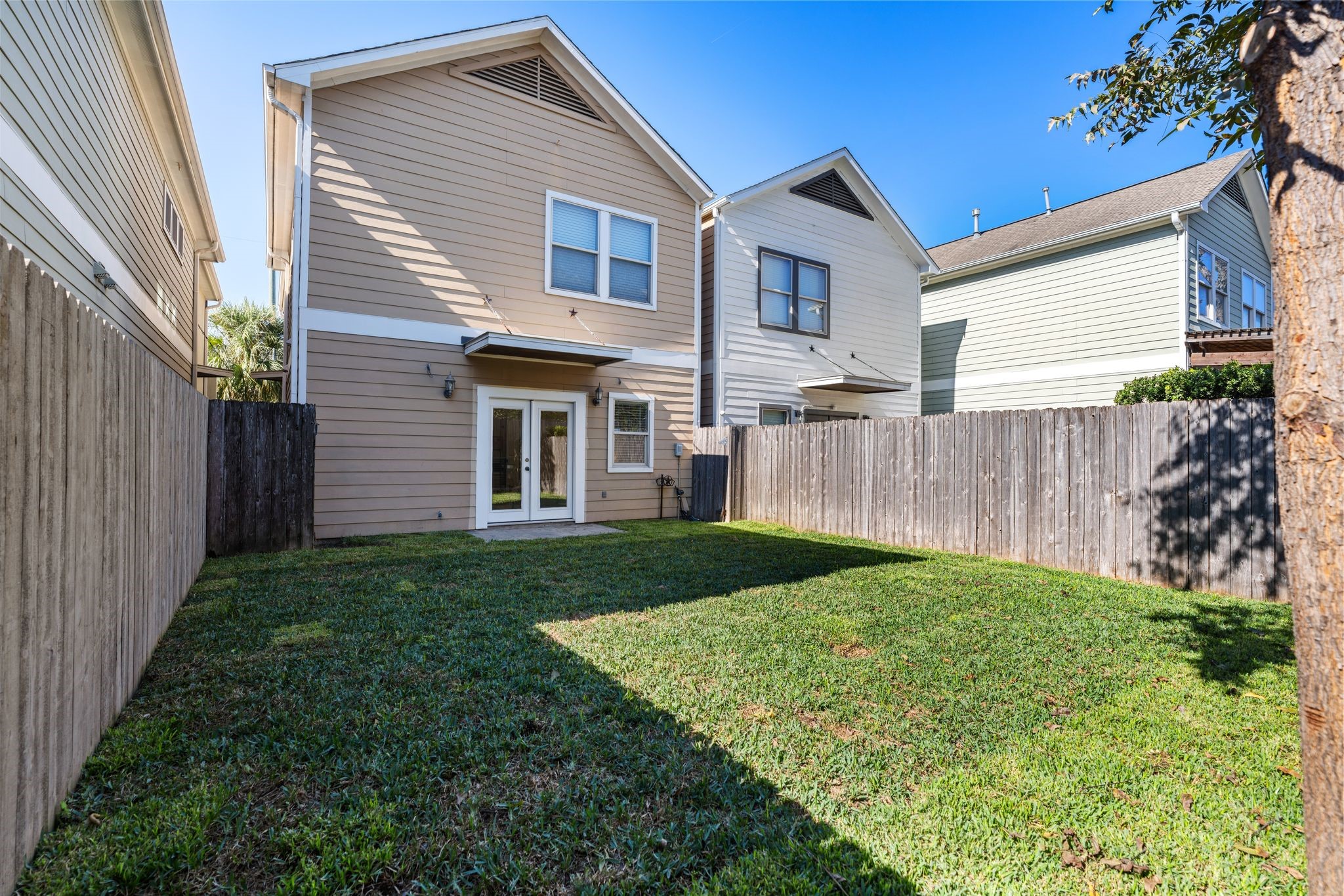 1408 Asbury Street Houston, TX 77007 - Photo 2 of 24 a view of a house with backyard and a garden