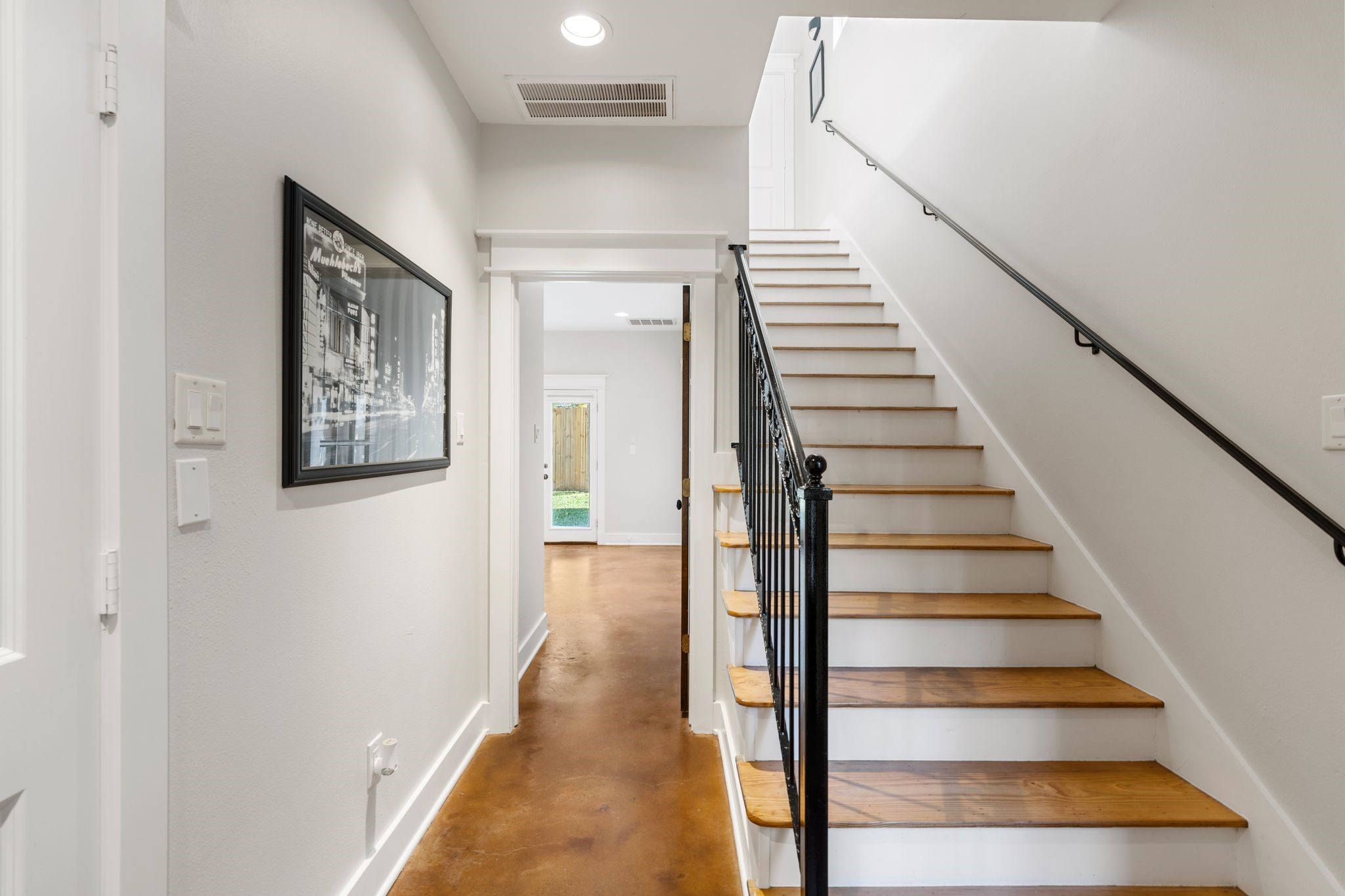 1408 Asbury Street Houston, TX 77007 - Photo 3 of 24 a view of a hallway with wooden floor and entryway