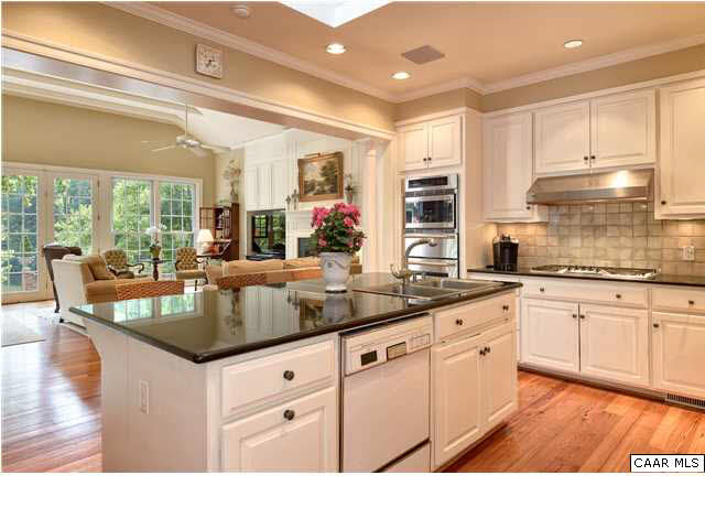 871 Tanglewood Road Charlottesville, VA 22901 - Photo 8 of 33