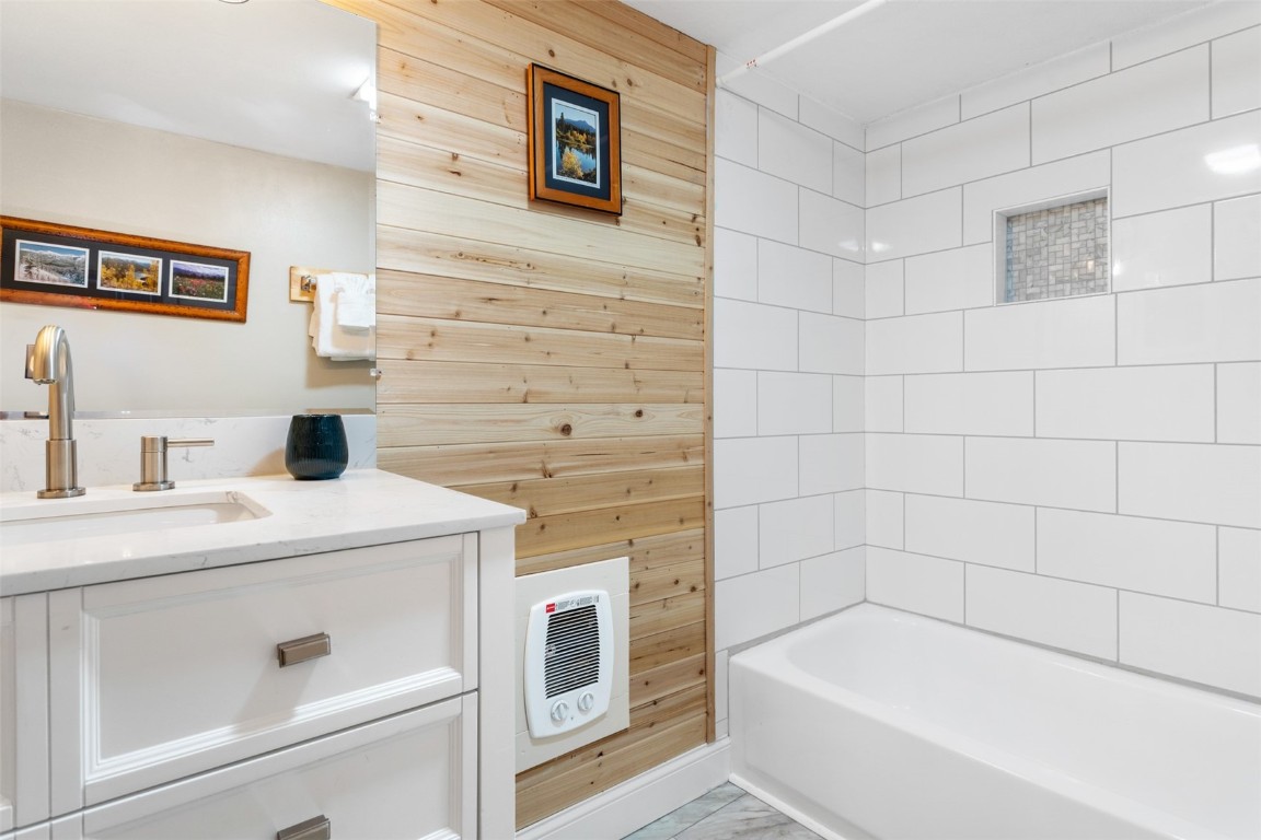 433 Wild Irishman Road, Unit 12101 Keystone, CO 80435 - Photo 7 of 20 a bathroom with a sink a vanity and bathtub