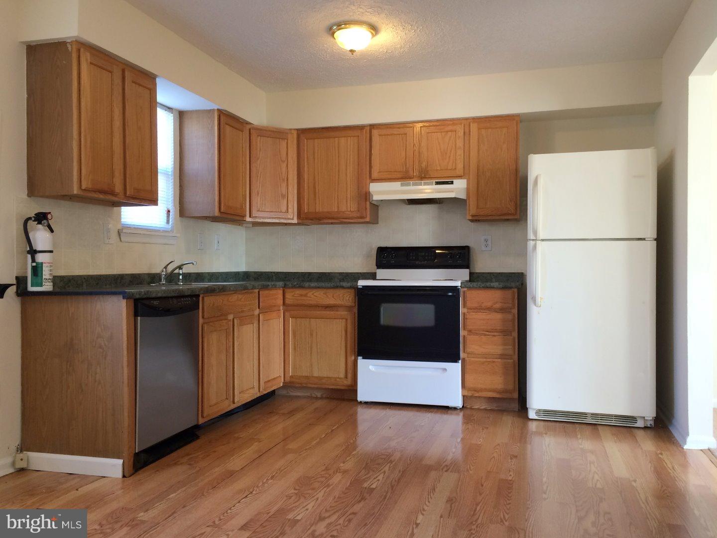 126 Hampshire Road Sicklerville, NJ 08081 - Photo 4 of 18 Gallery Image 4
