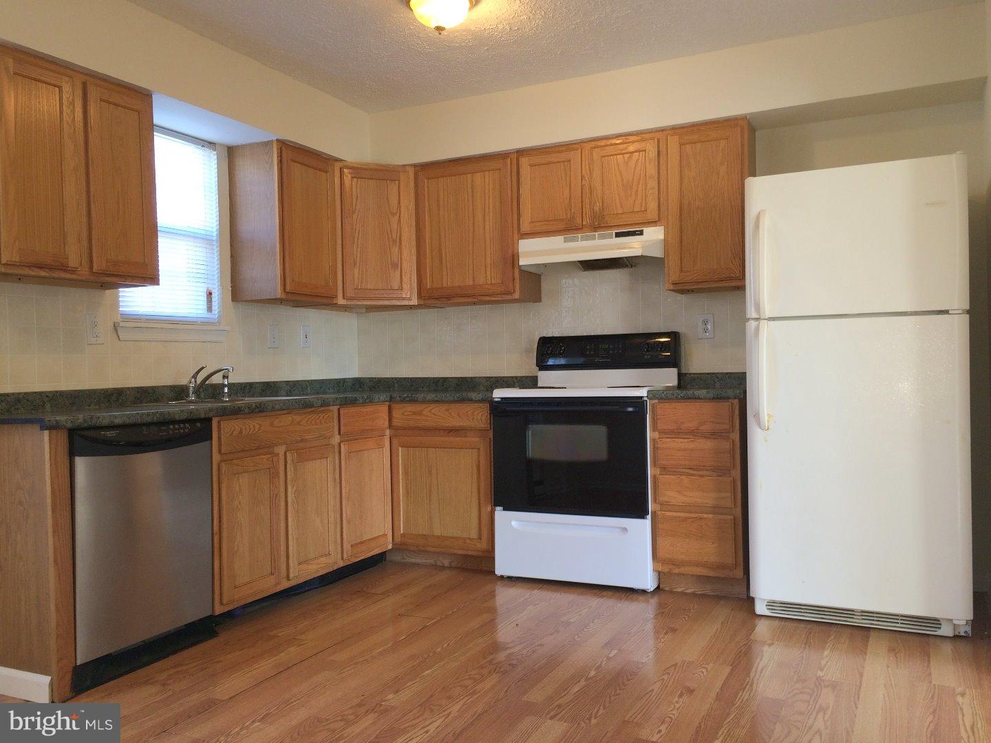 126 Hampshire Road Sicklerville, NJ 08081 - Photo 5 of 18 Gallery Image 5