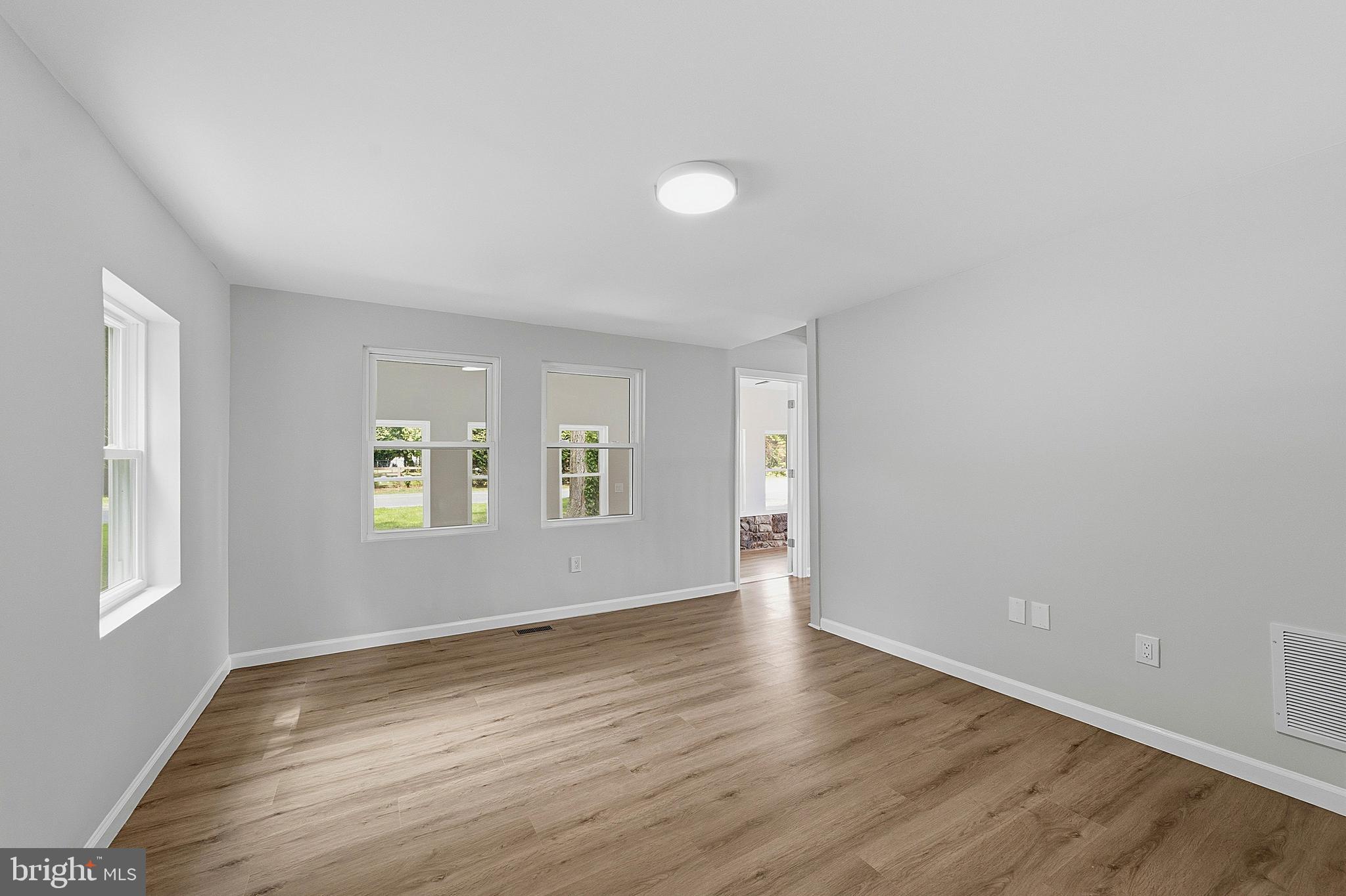 281 Friendship Road Cranbury, NJ 08512 - Photo 10 of 37