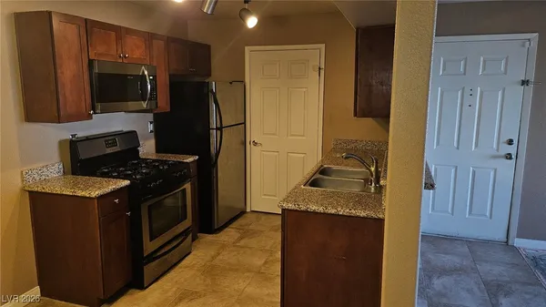 $1,250 | 2120 Ramrod Avenue, Unit 817, Henderson, NV 89014