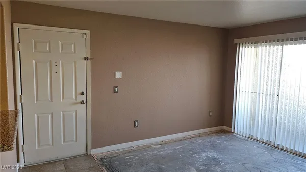 $1,250 | 2120 Ramrod Avenue, Unit 817, Henderson, NV 89014