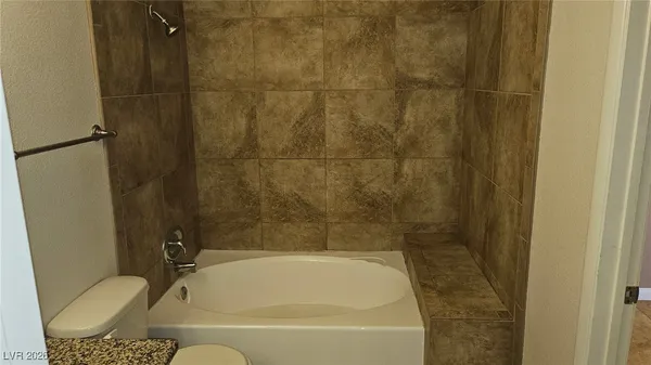 $1,250 | 2120 Ramrod Avenue, Unit 817, Henderson, NV 89014