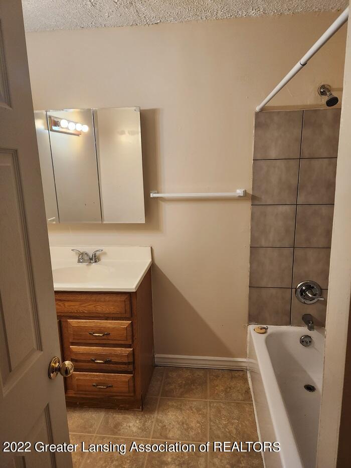 1616 West Miller Road Lansing, MI 48911 - Photo 9 of 13 20230112_165807