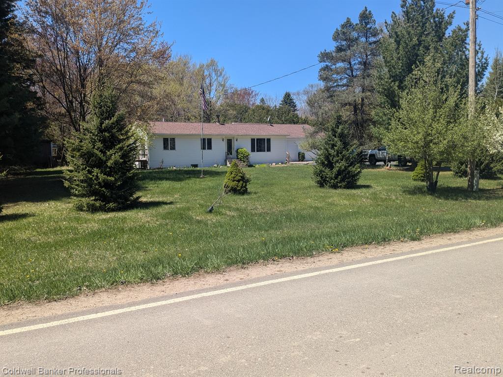 1941 North Thomas Road Bad Axe, MI 48413 - Photo 3 of 65