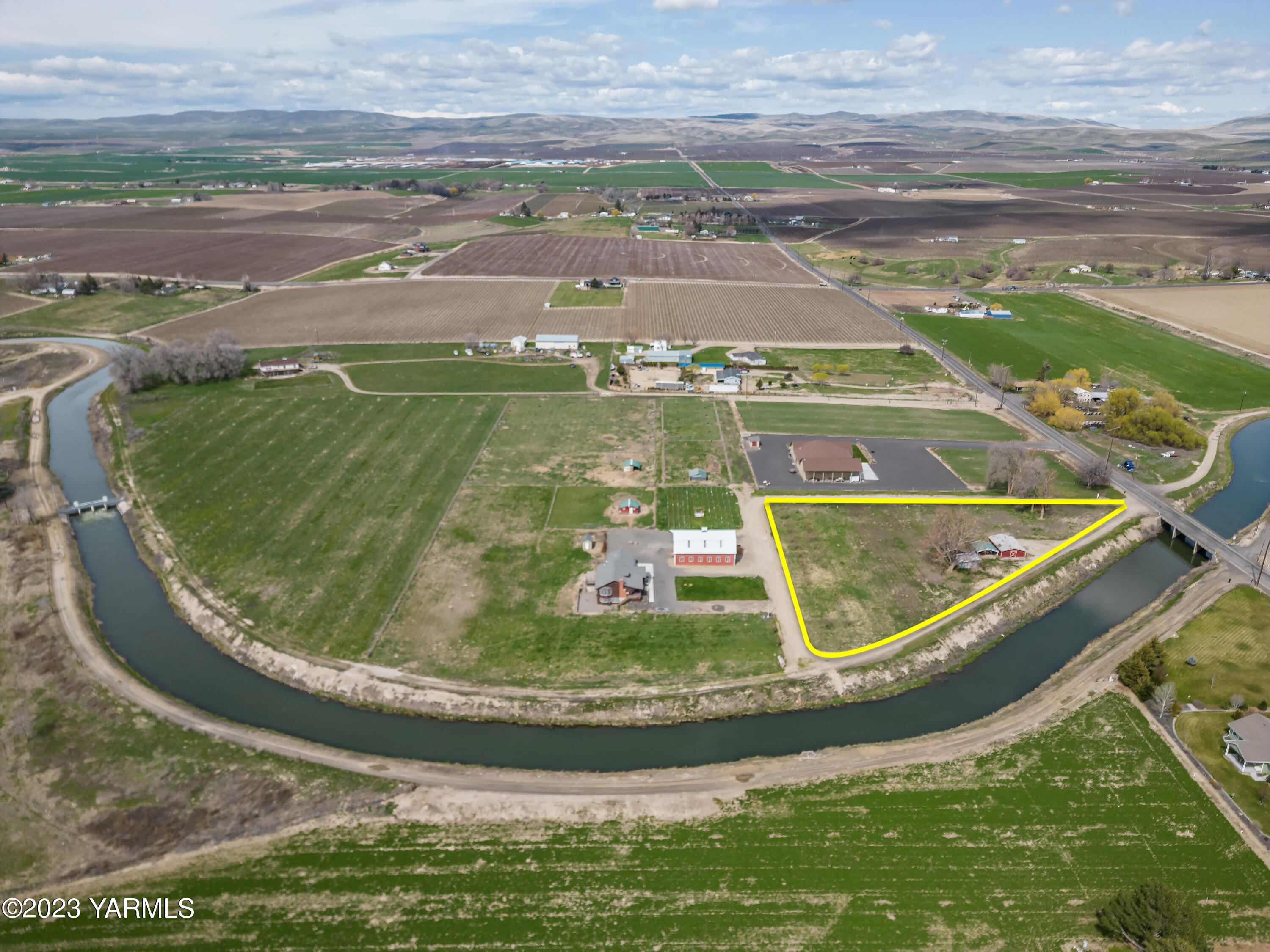 Lot 1 Scoon Road Sunnyside, WA 98944 - Photo 1 of 4 a view of a lake