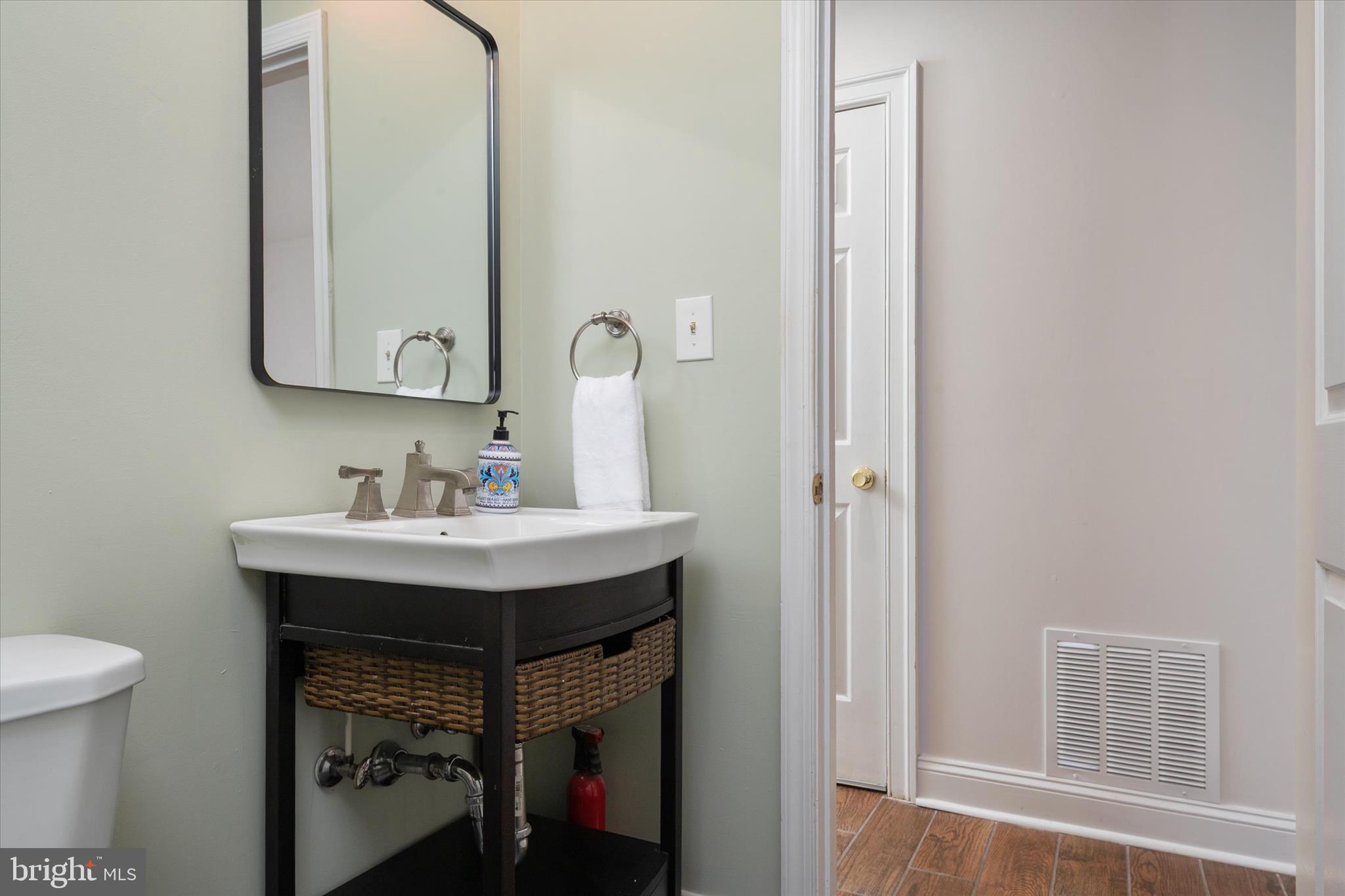 19 Spindrift Way Annapolis, MD 21403 - Photo 4 of 34 Lower level half bathroom