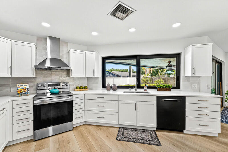 3028 Northwest 28th Avenue Boca Raton, FL 33434 - Photo 8 of 29 Kitchen