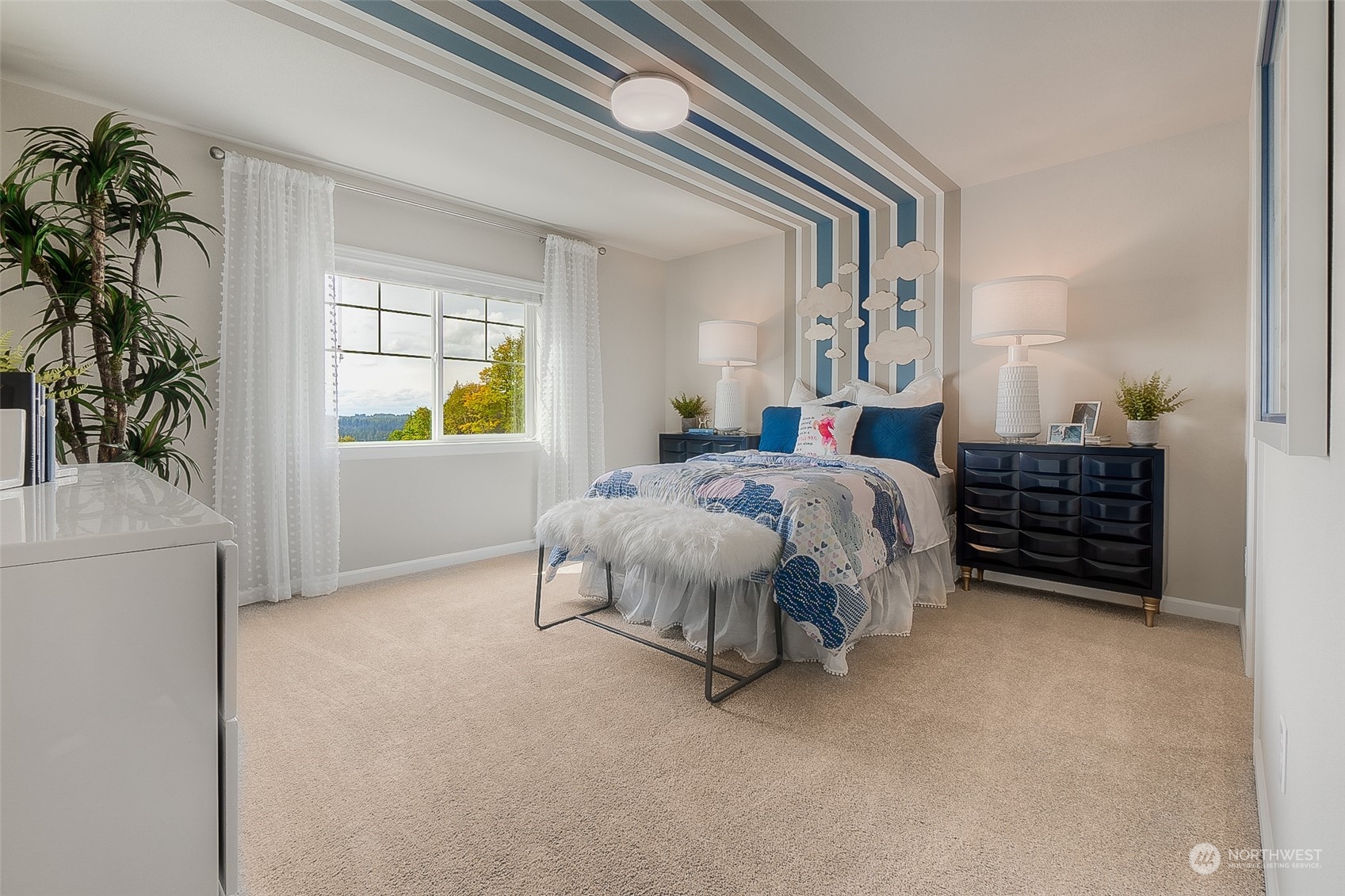 23413 41st Drive Southeast, Unit 28 Bothell, WA 98021 - Photo 6 of 20 a bed room with a bed and a potted plant