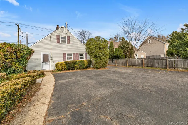 $595,000 | 1 Ranch Lane, Levittown, NY 11756