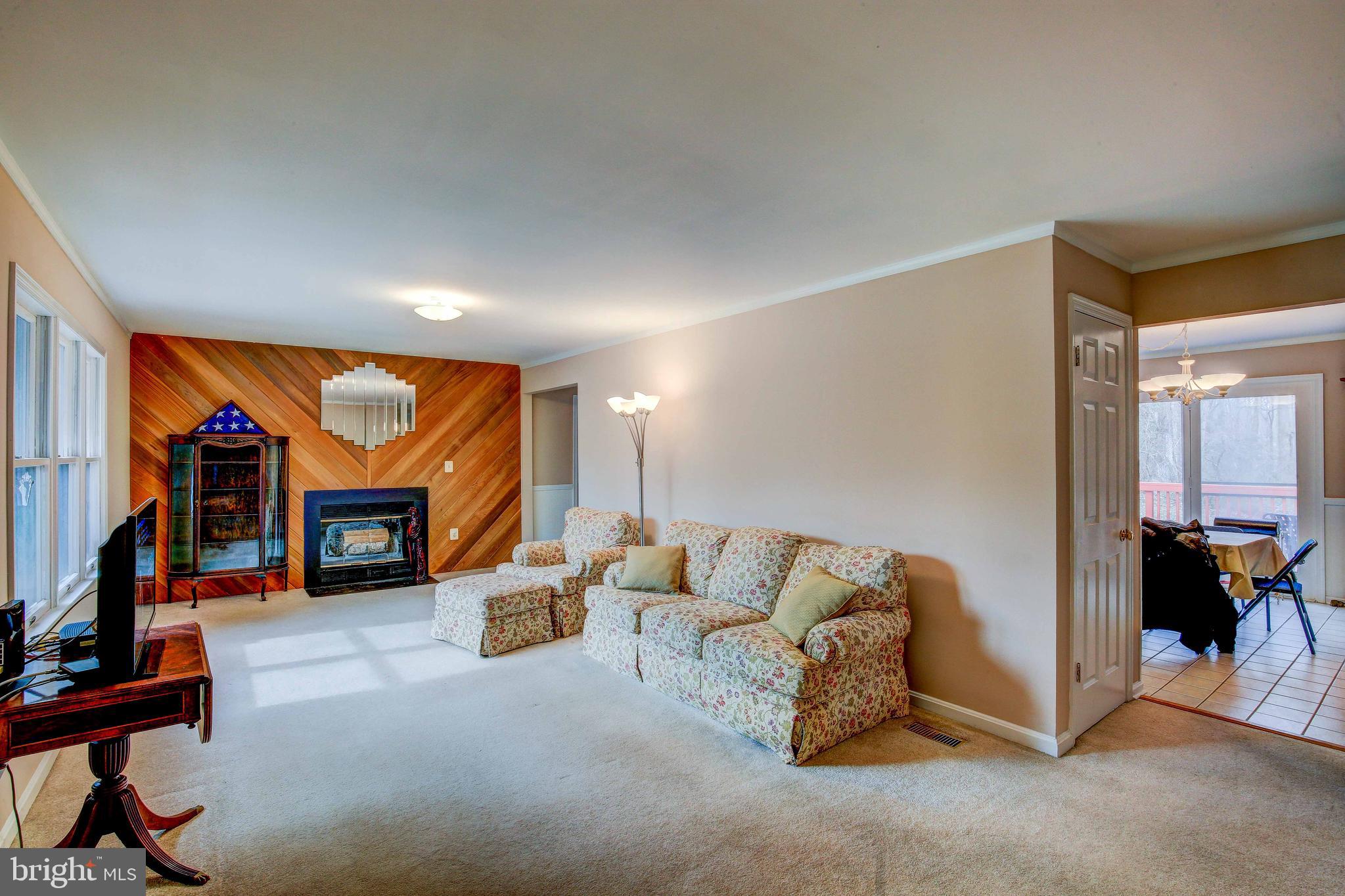 4511 Kings Road St. Leonard, MD 20685 - Photo 11 of 39 Entry into living room