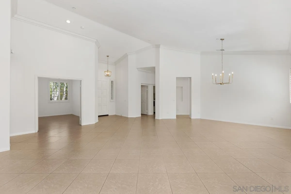 672 Inverlochy Drive Fallbrook, CA 92028 - Photo 7 of 47