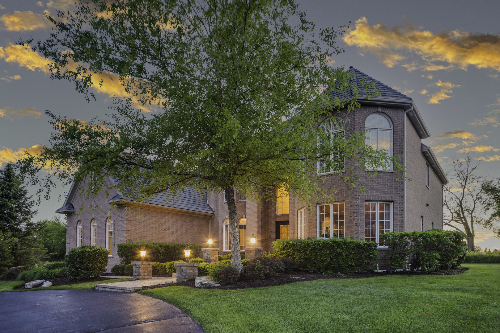 4907 Clover Court Long Grove, IL 60047 - Photo 4 of 67 front view of a house with a yard