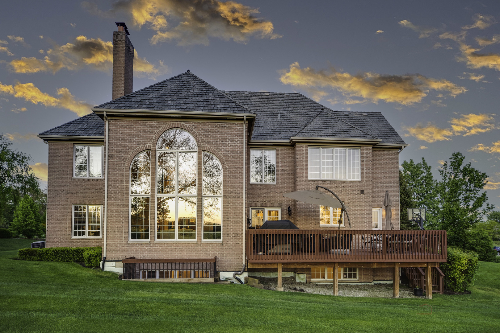 4907 Clover Court Long Grove, IL 60047 - Photo 55 of 67 a front view of a house with garden