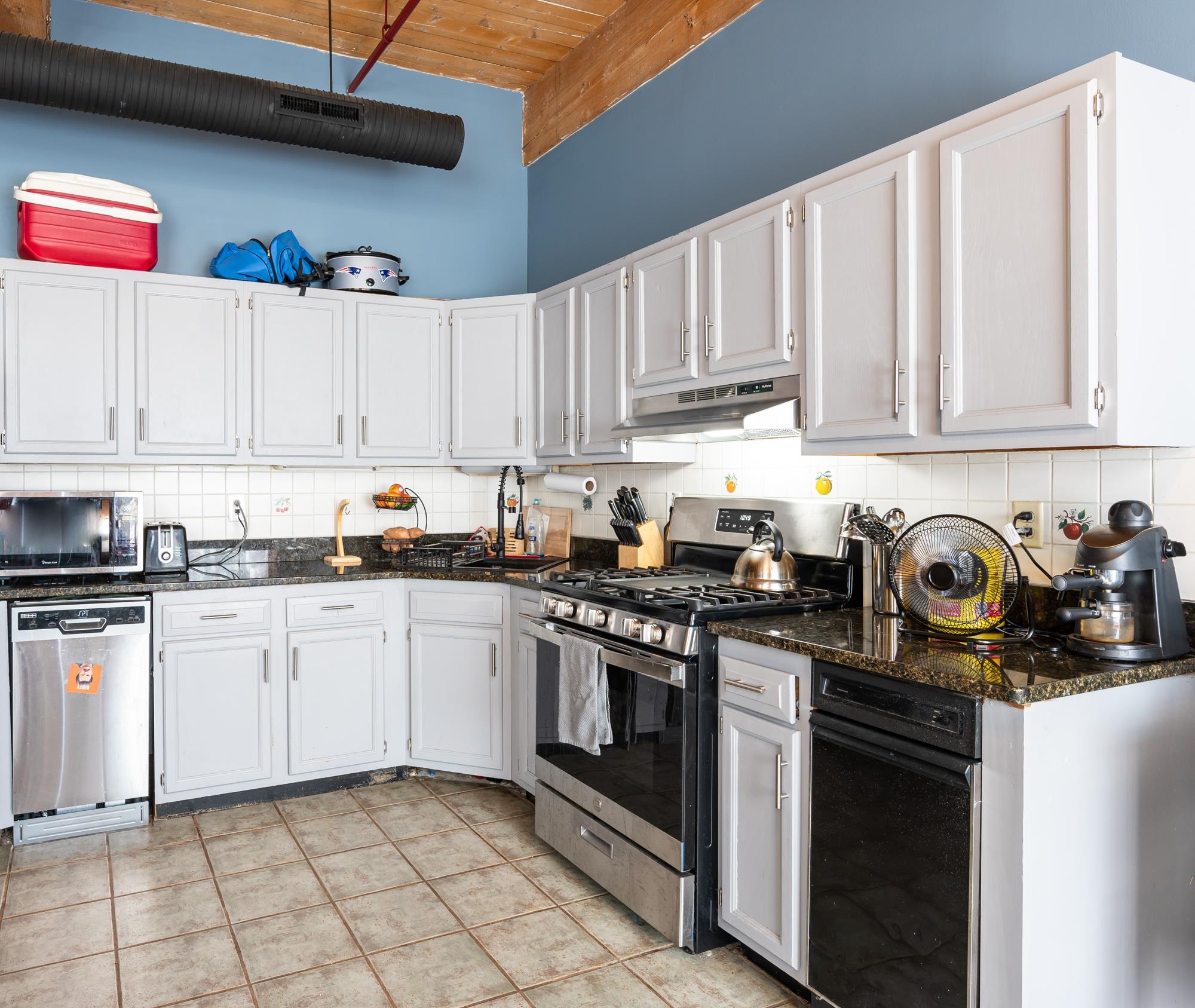 470 Silver Street, Unit 122 Manchester, NH 03103 - Photo 3 of 22