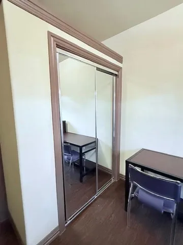 a room with a bench and a mirror