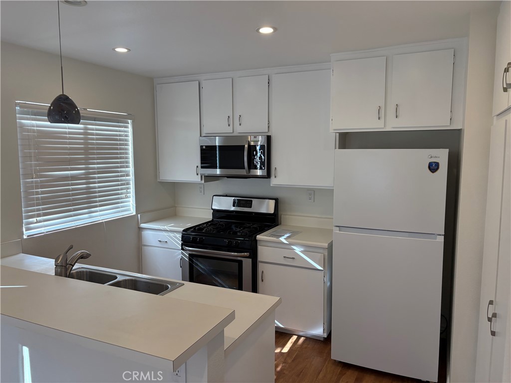 32 Fairside Irvine, CA 92614 - Photo 4 of 28