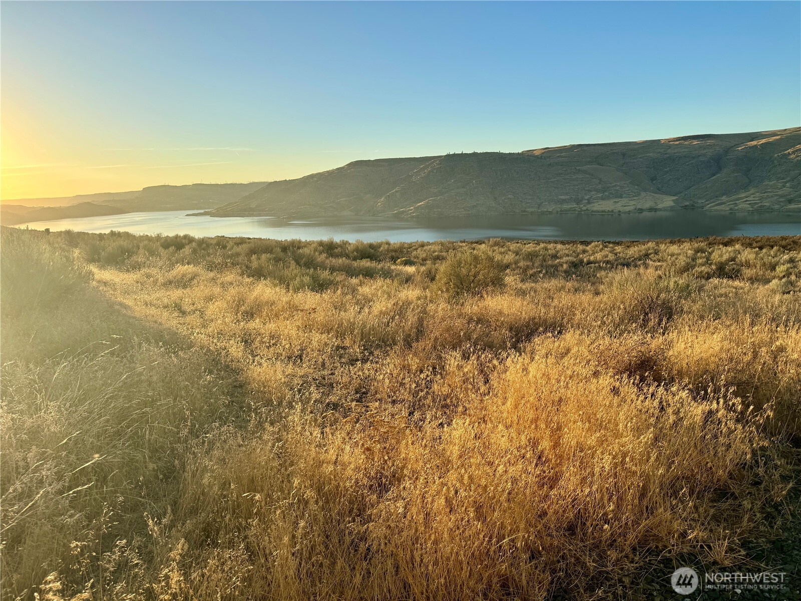 4199 East Spring Canyon Road Grand Coulee, WA 99133 - Photo 3 of 7 a view of lake and mountain