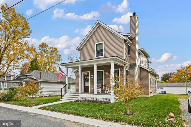 a view of an outdoor space with seating area