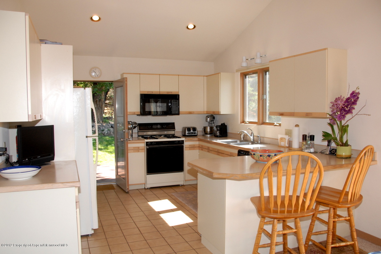 130 Ridge Road Basalt, CO 81621 - Photo 4 of 20 Kitchen