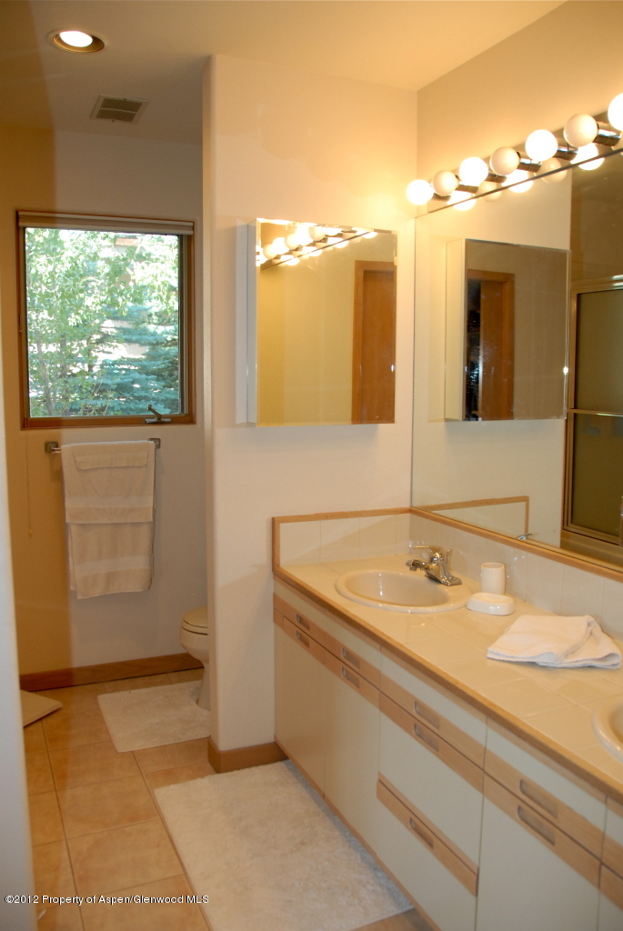 130 Ridge Road Basalt, CO 81621 - Photo 8 of 20 Master Bath (1)