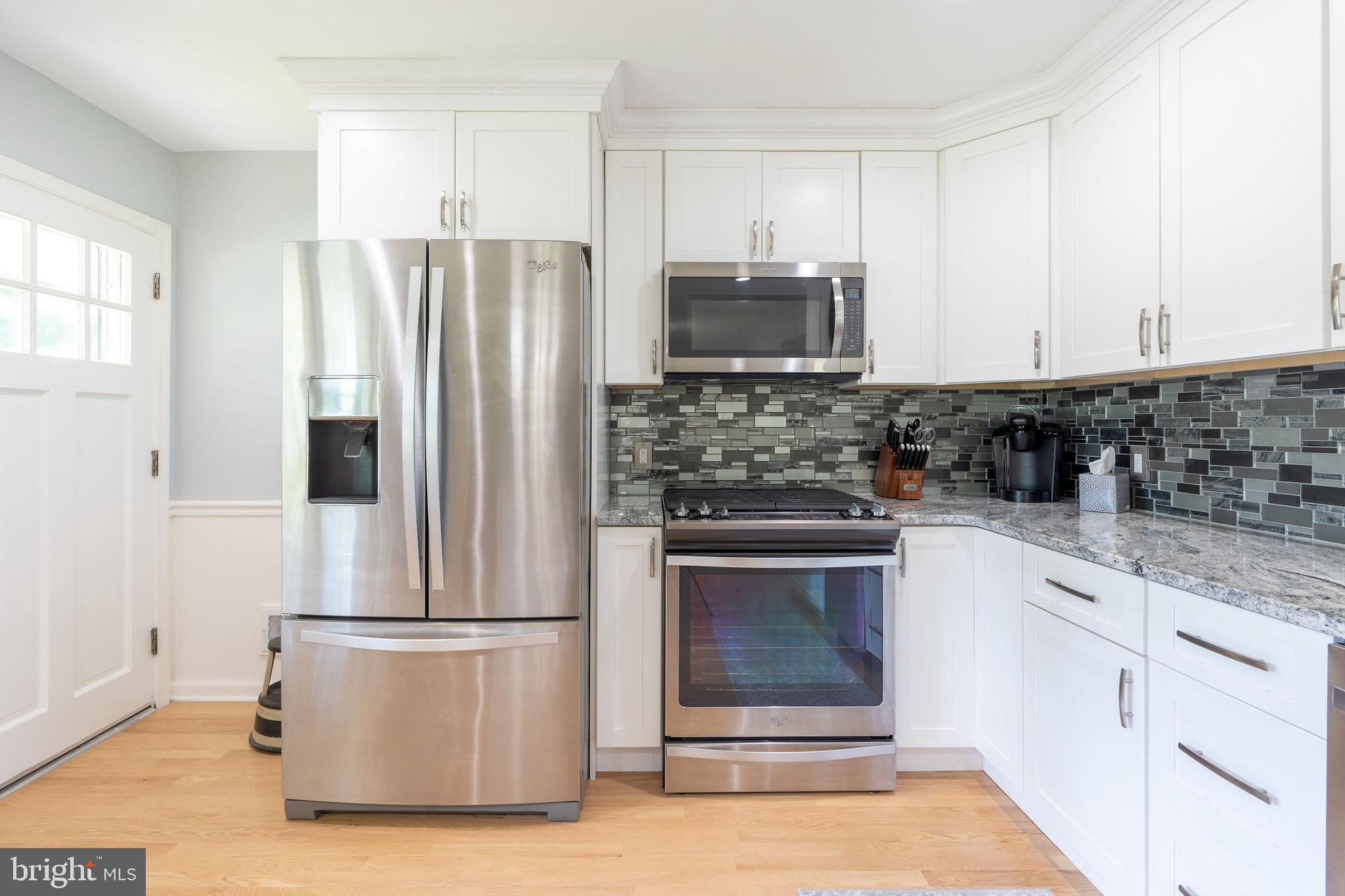 28 Mountainview Road Ewing, NJ 08628 - Photo 7 of 33 Whirlpool Gold Series stainless steel appliances