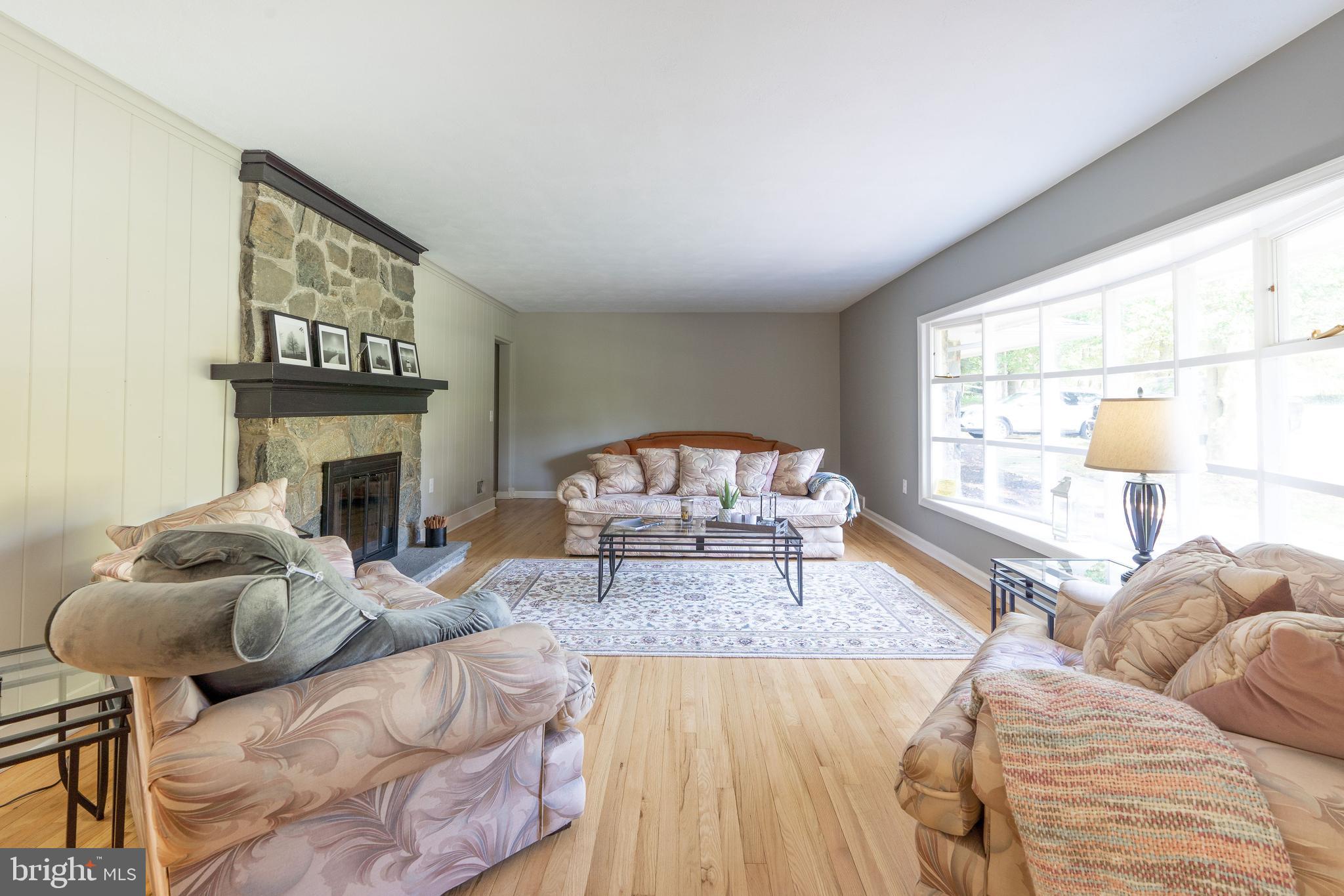 28 Mountainview Road Ewing, NJ 08628 - Photo 10 of 33 Living room with 11' bay window