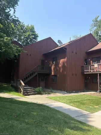 $1,900 | 2 Squaw Valley Court, Unit 6, Vernon, NJ 07462