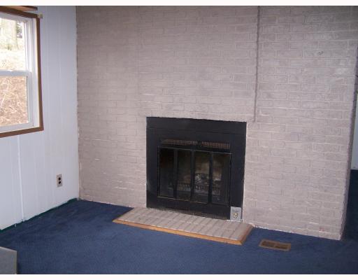 1690 Amity Ridge Road Washington, PA 15301 - Photo 4 of 8 Living Room.