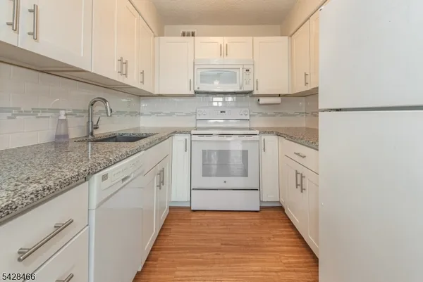 $2,550 | 300 Main Street, Unit 415, Little Falls, NJ 07424