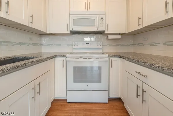 $2,550 | 300 Main Street, Unit 415, Little Falls, NJ 07424