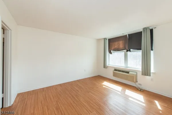 $2,550 | 300 Main Street, Unit 415, Little Falls, NJ 07424